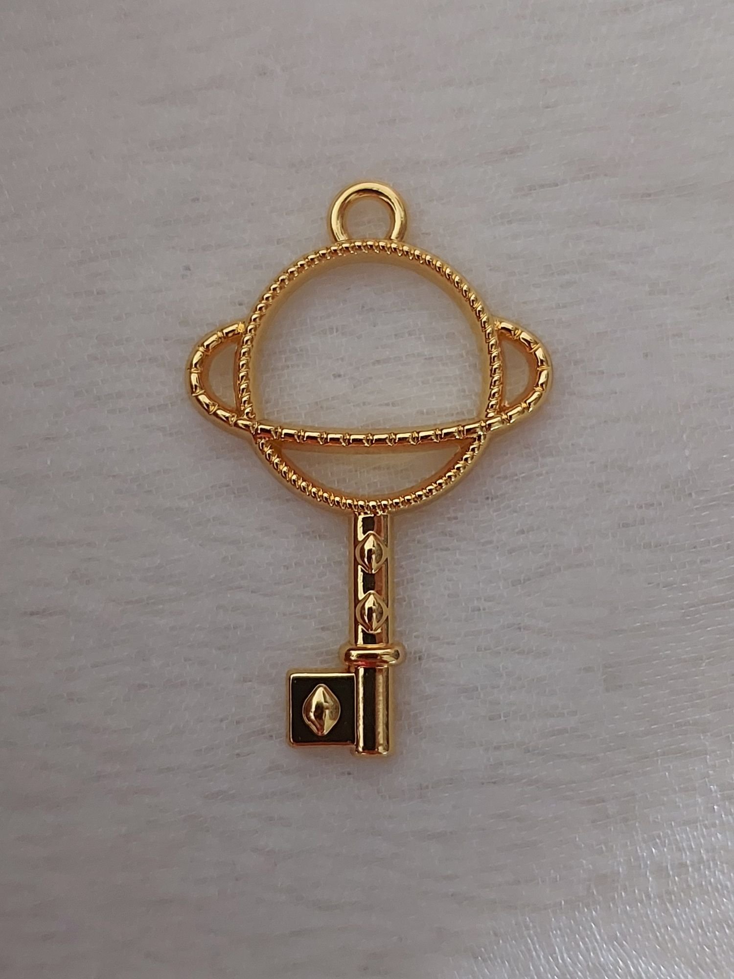 Metal Frame Key Style